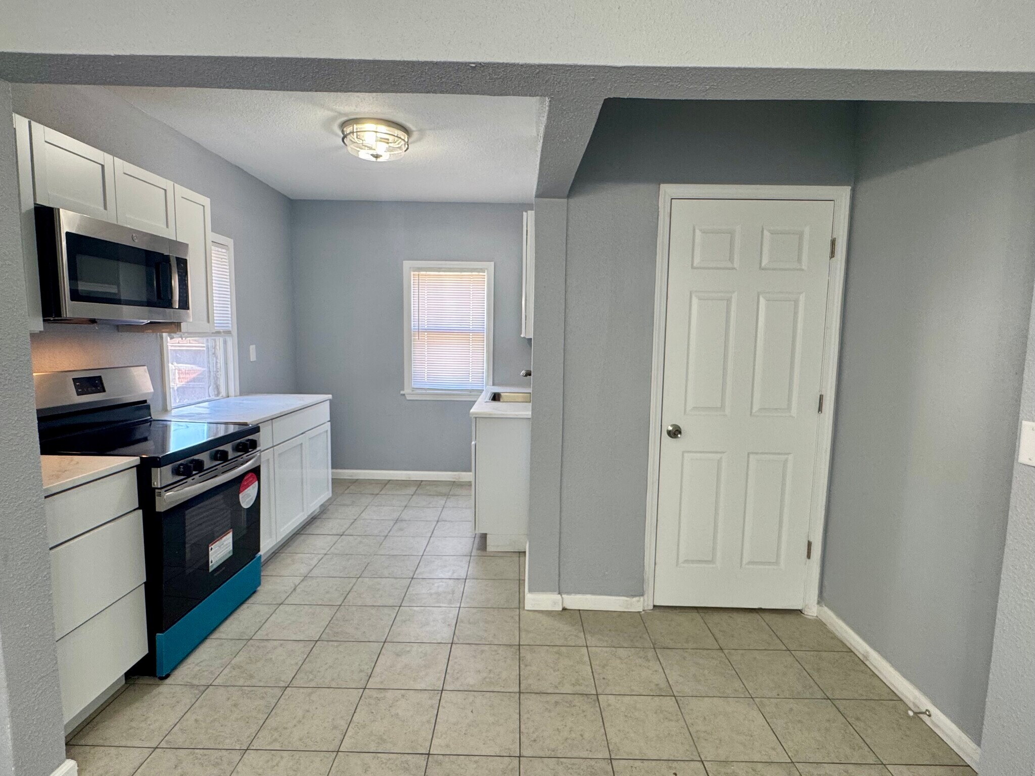 Building Photo - 1215 18th Ave