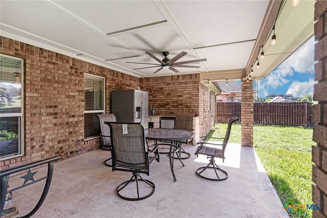 Building Photo - 1507 Hazelnut Dr