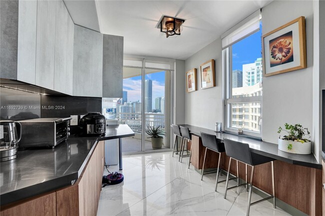 Building Photo - 848 Brickell Key Dr