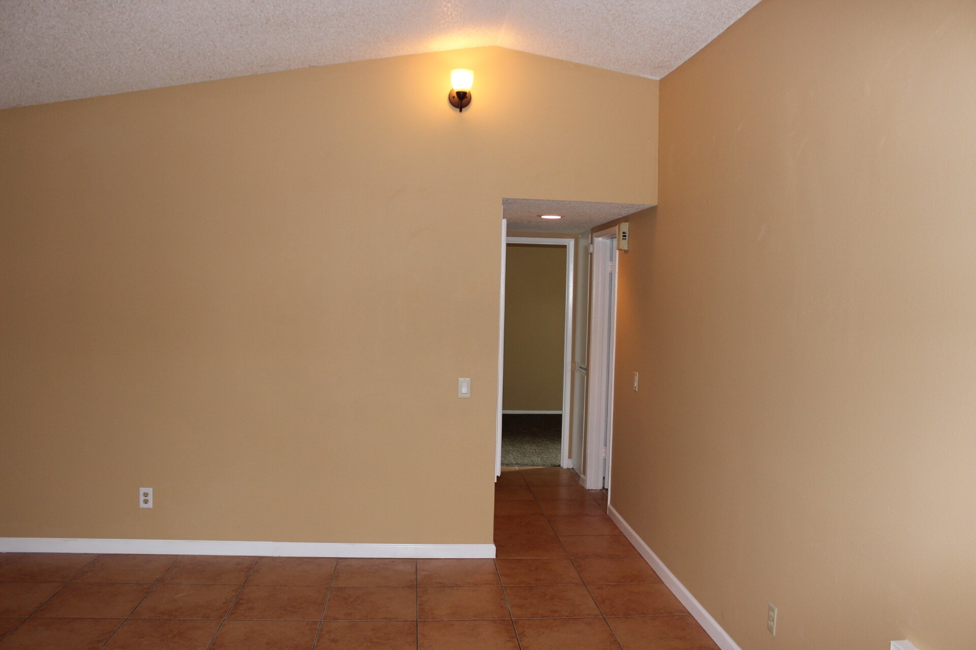 Living room - 5217 Jefferson Sq