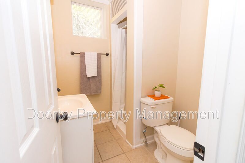 Building Photo - 1309 Labrea Dr