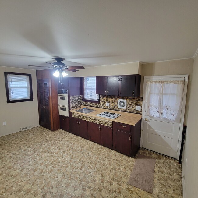 Kitchen - 6 Plum St