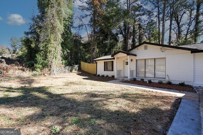 Building Photo - 1508 Peachcrest Rd