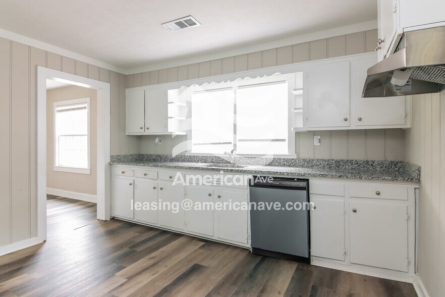 Building Photo - 1217 Dogwood Ave