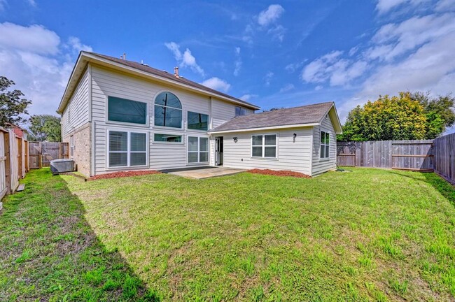 Building Photo - 12915 Stratford Heights Dr