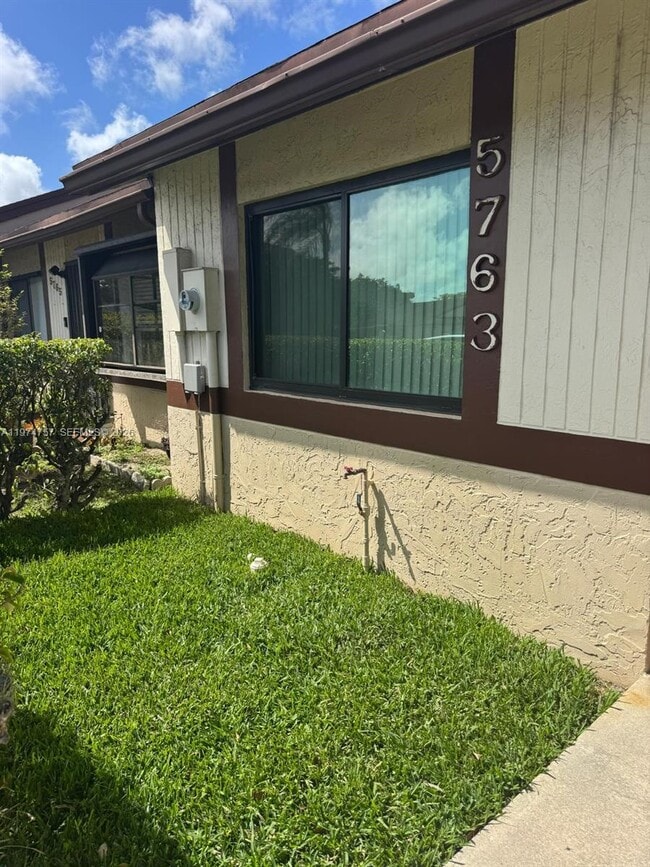 Building Photo - 5763 N Park Rd