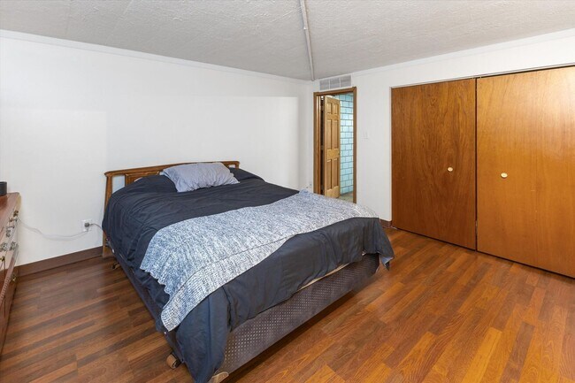 Building Photo - 547 W Main St