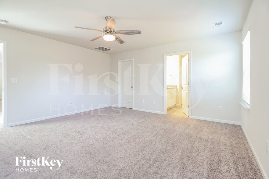 Building Photo - 412 Stonefence Dr