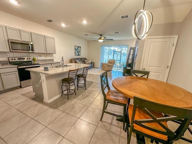 Building Photo - 5363 Pinecone Ct