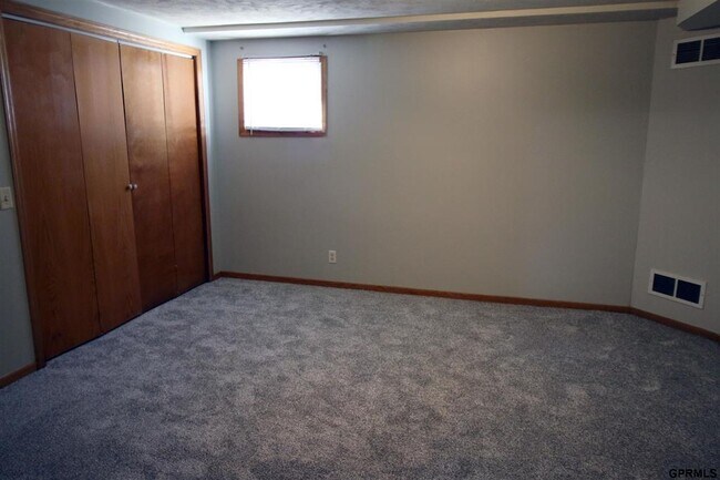 Building Photo - 7220 Blue Ridge Dr