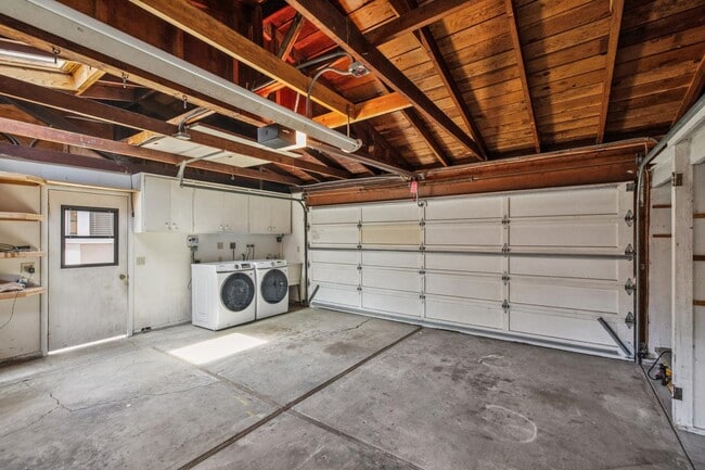 Building Photo - 309 Walsh Rd