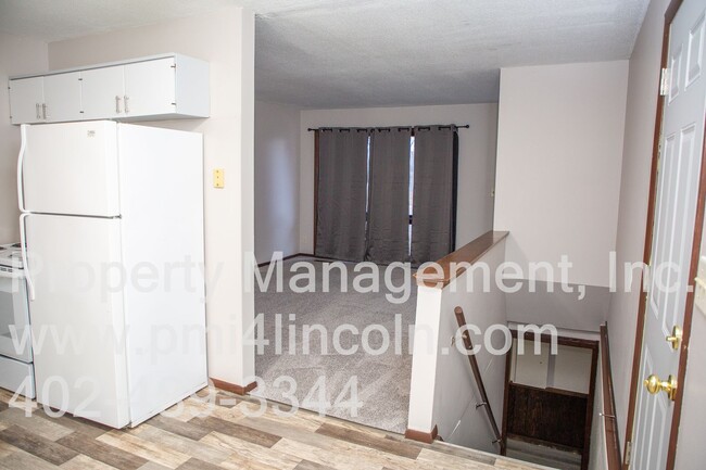 Building Photo - 3 Bedroom and 1.5 Bathroom House For Rent,...