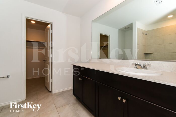 Building Photo - 5430 Bristle Leaf Dr