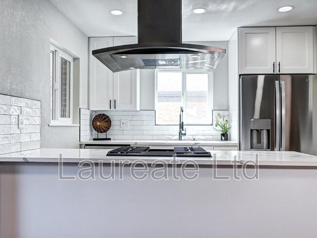 Building Photo - 3033 Leyden St