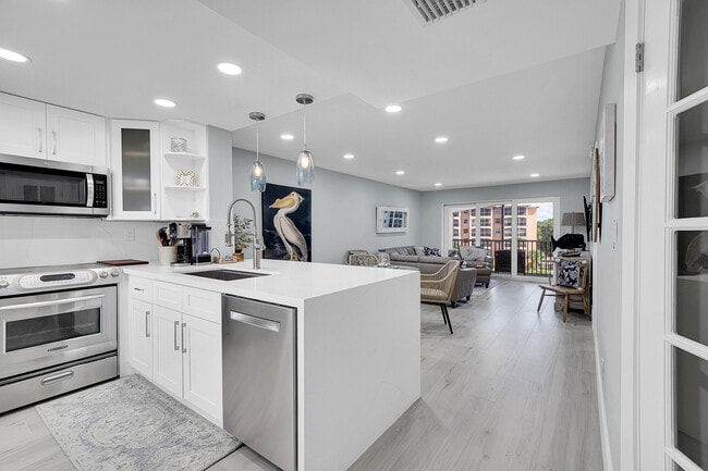 Building Photo - 2871 N Ocean Blvd