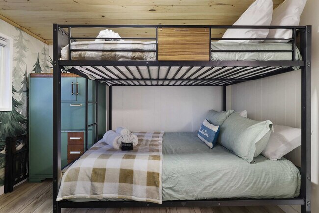 Building Photo - 3145 Ogontz Dr