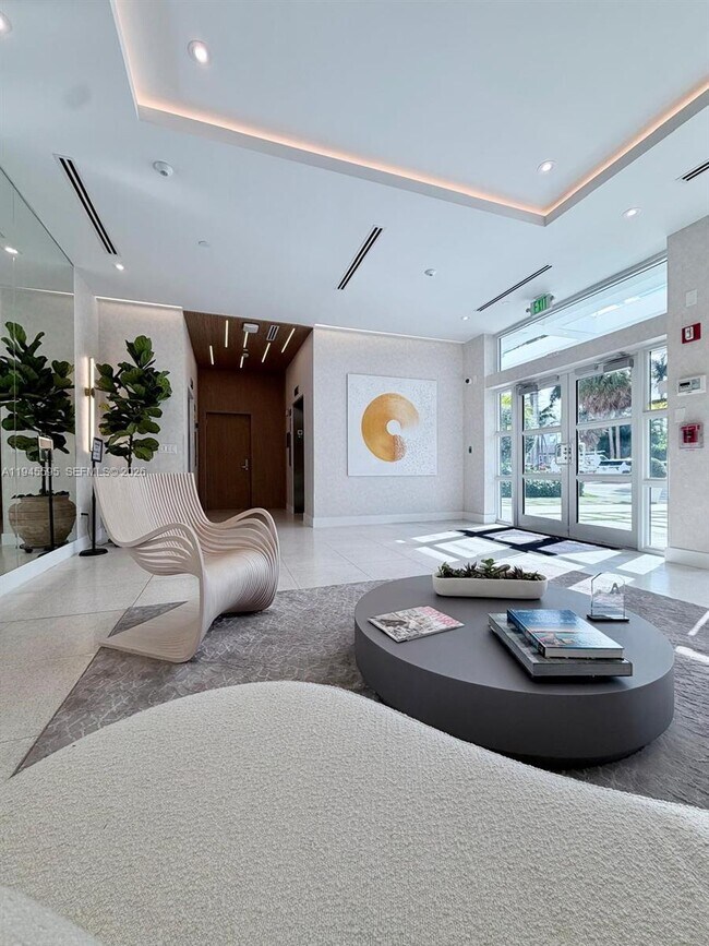 Building Photo - 9821 E Bay Harbor Dr