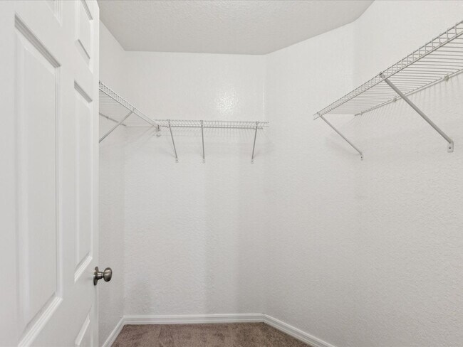 Building Photo - Don't Miss This Move-in Ready 4/2/2