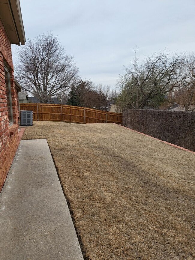 Building Photo - 604 Shadow Grove Ct