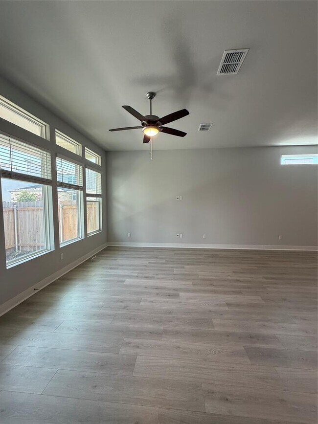 Building Photo - 2200 Grenache Dr