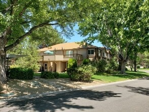 Building Photo - <b>Updated Two Bedroom 2nd Floor Apartment<br><br>