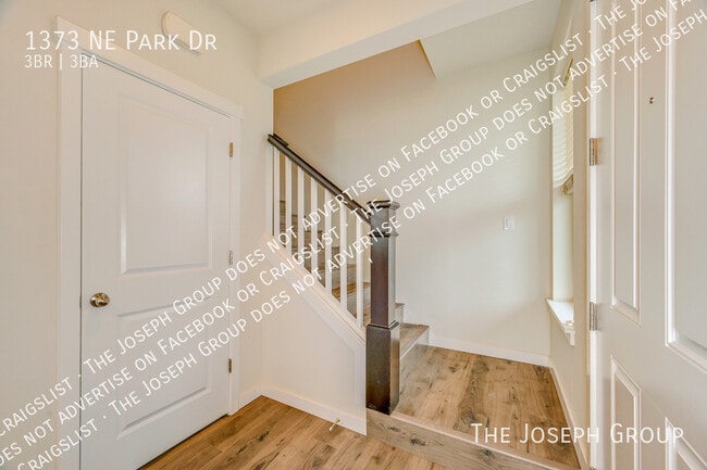 Building Photo - 1373 NE Park Dr