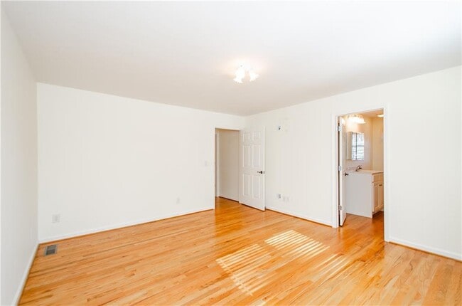 Building Photo - 3950 Chattahoochee Rd