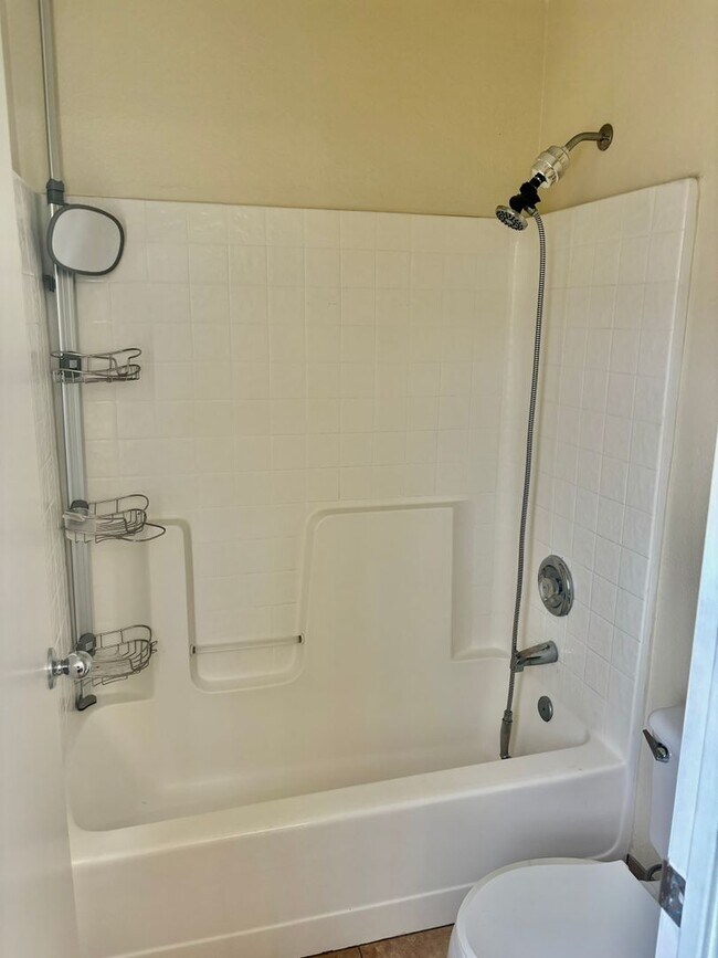 Building Photo - Great Neighborhood- Large 5 bed 3 bath home in San Marcos area in Pittsburg!