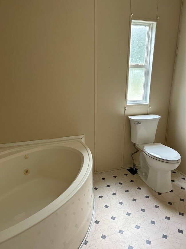 Building Photo - 209 McQueen St