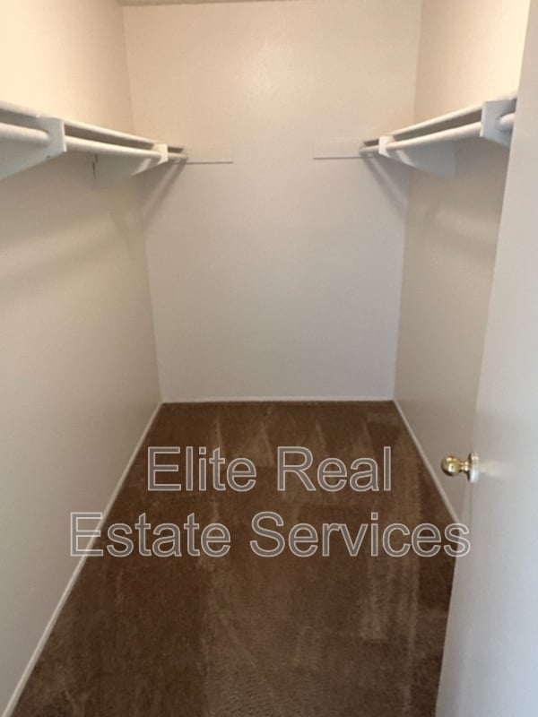 Building Photo - 725 Pidgeon St