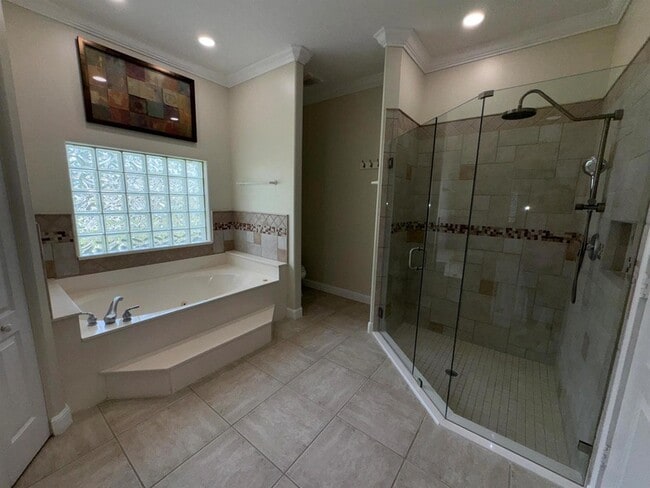 Building Photo - 969 Meadow Ave