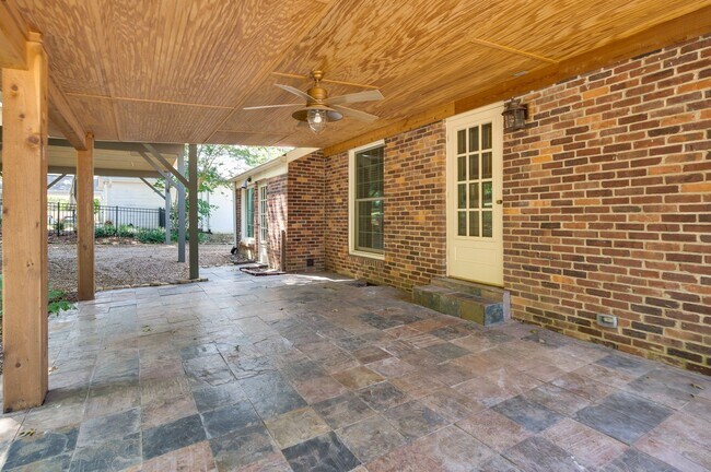 Building Photo - 5040 Stillwood Dr