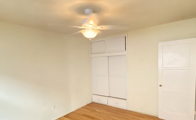 Building Photo - South Park Area 2 Bedroom Cottage w/Garage