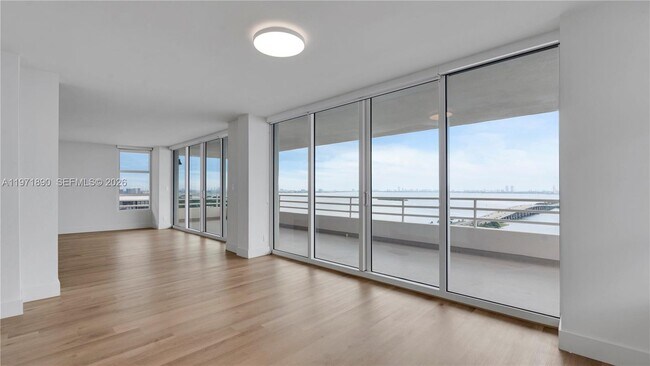 Building Photo - 555 NE 34th St