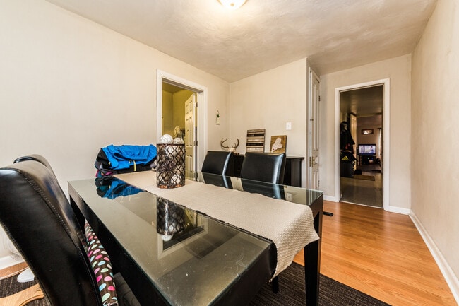 Building Photo - 1028 E Warrington Ave