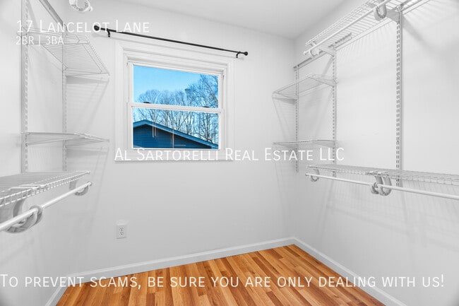 Building Photo - 17 Lancelot Ln