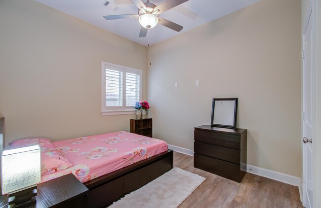 Building Photo - 11810 Dockside Shores Dr