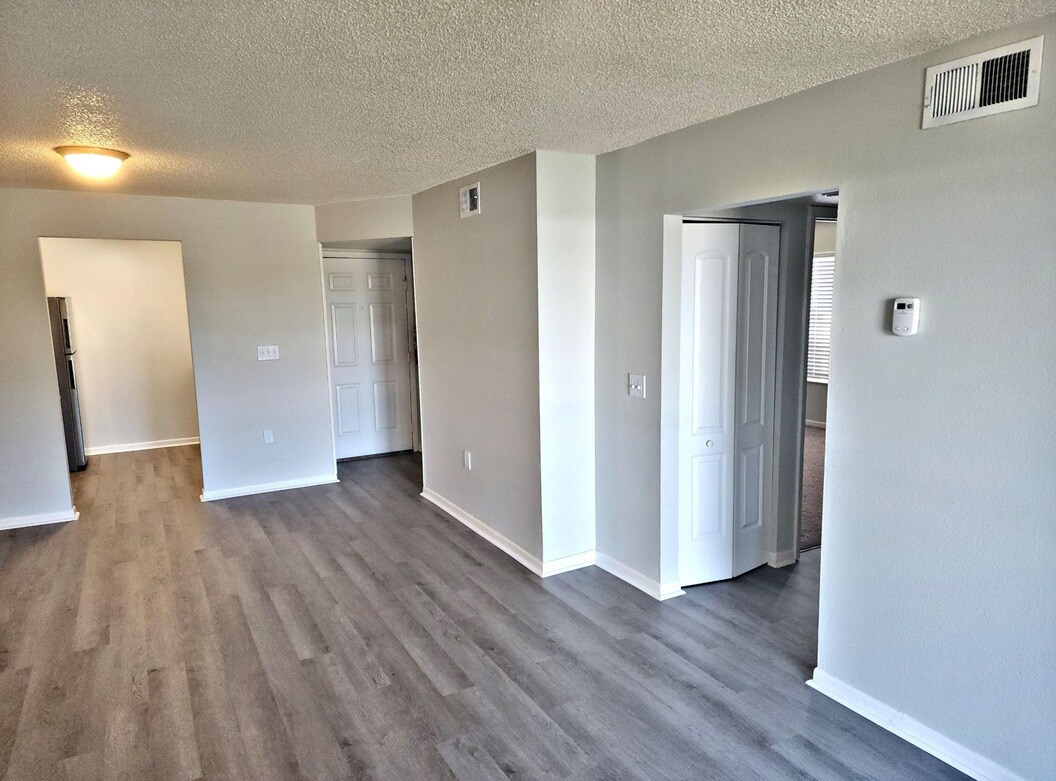 Building Photo - Drexel Court Apartments-RENT SPECIALS