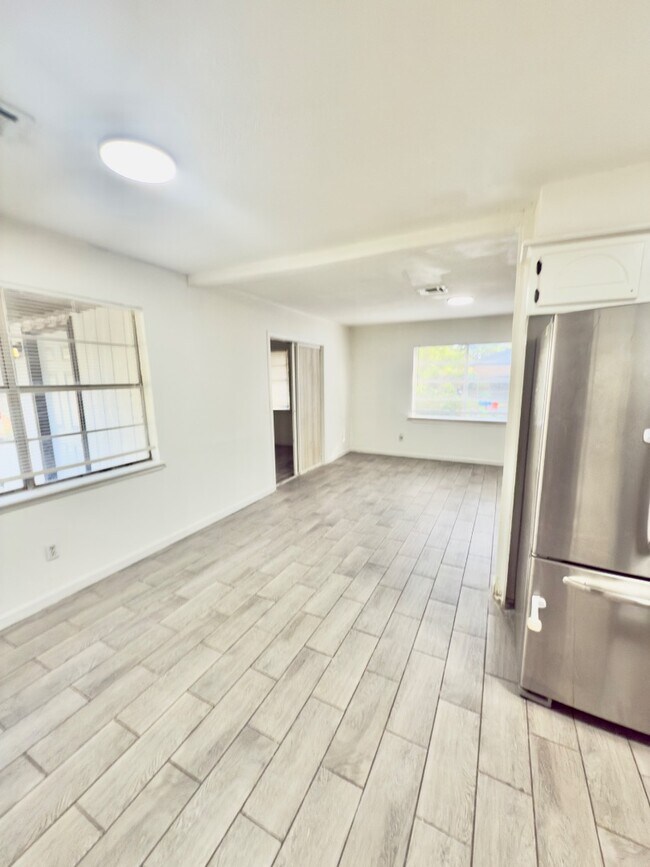 Building Photo - 4312 Meadowpark Dr