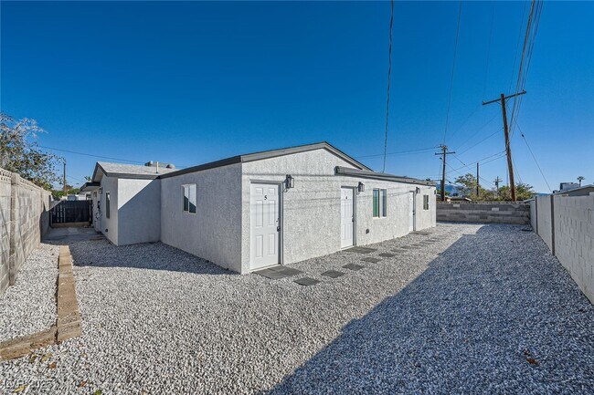 Building Photo - 1828 Bonita Ave