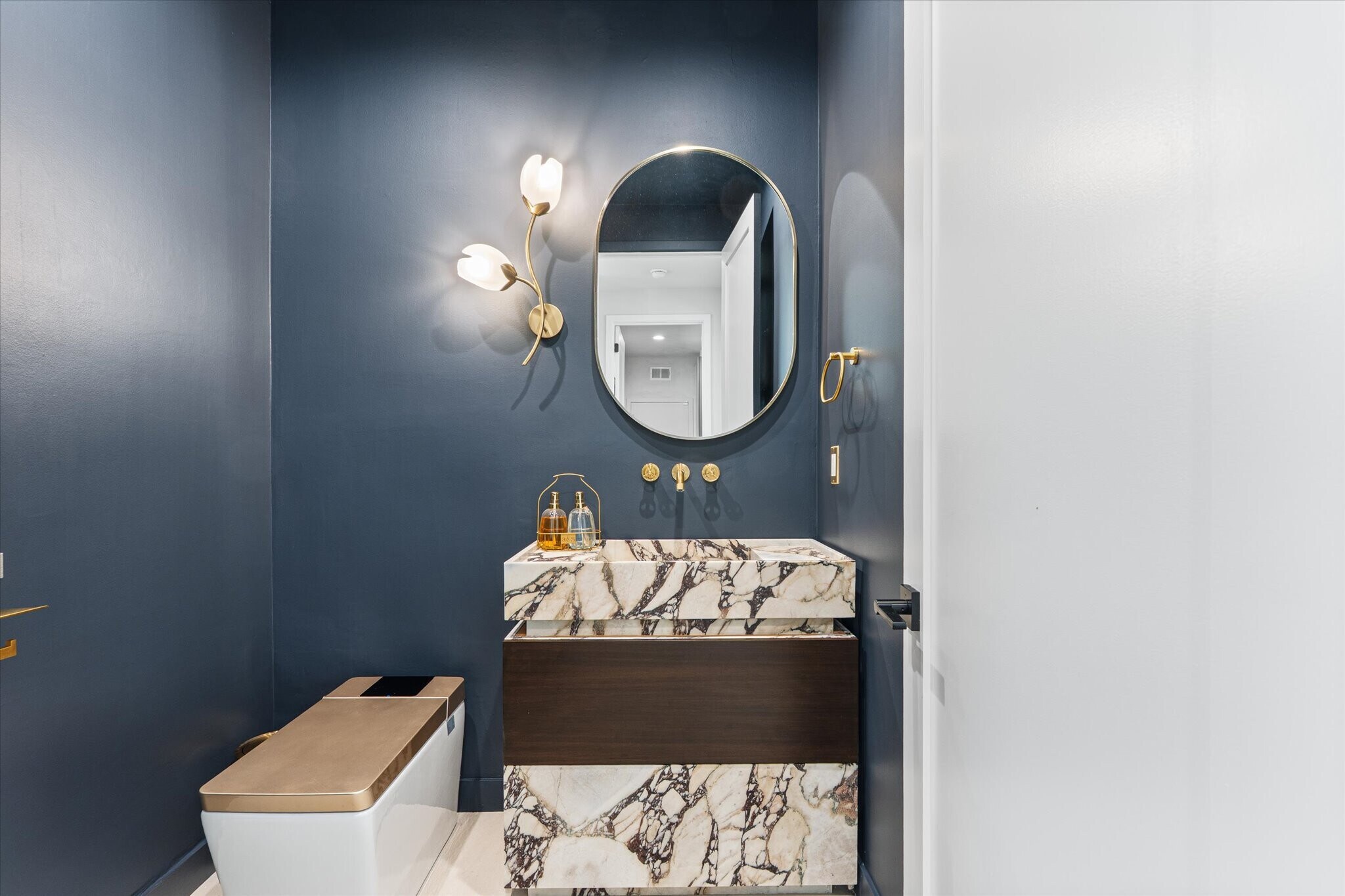 Building Photo - 17437 Oak Creek Ct