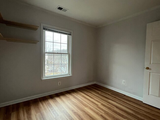 Building Photo - 3 Diamond Hill Ct