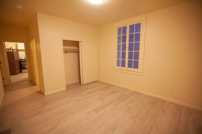 Building Photo - 1122 Sutter St