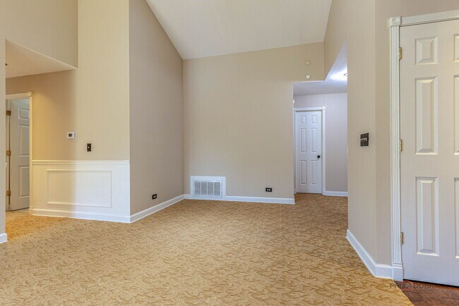 Building Photo - 203 Blossom Ct