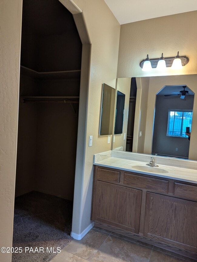 Building Photo - 4580 N Calle Santa Cruz