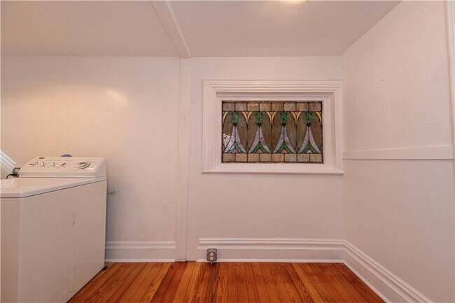 Building Photo - 274 38th St