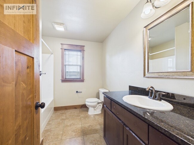 Building Photo - 4 Bedroom Home with Spacious Yard