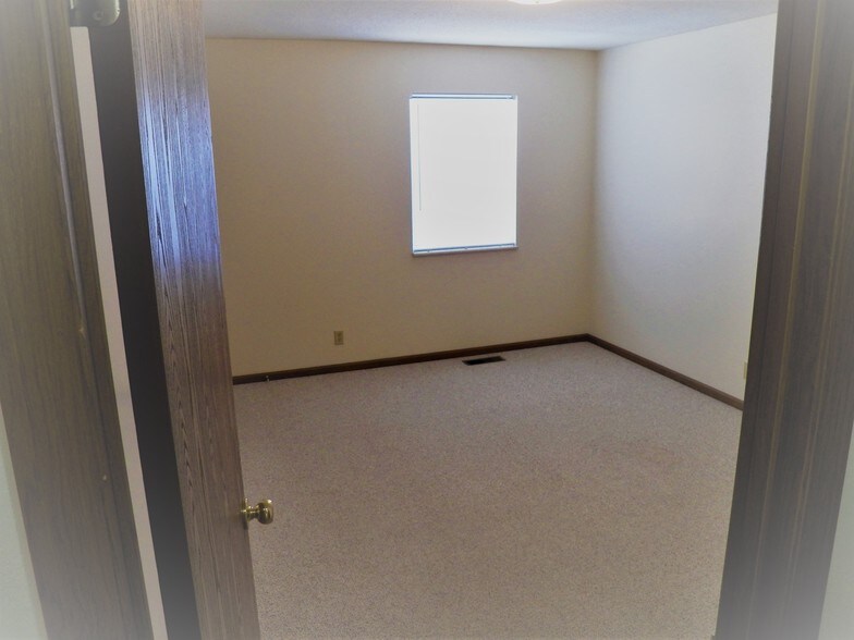 2nd BR - 262 W Main St