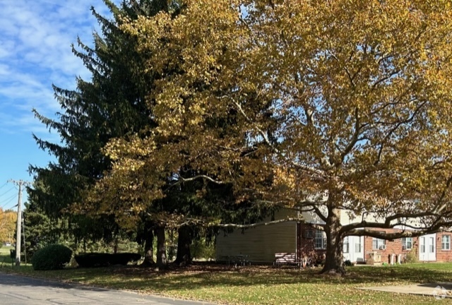 Building Photo - Eastside Townhomes