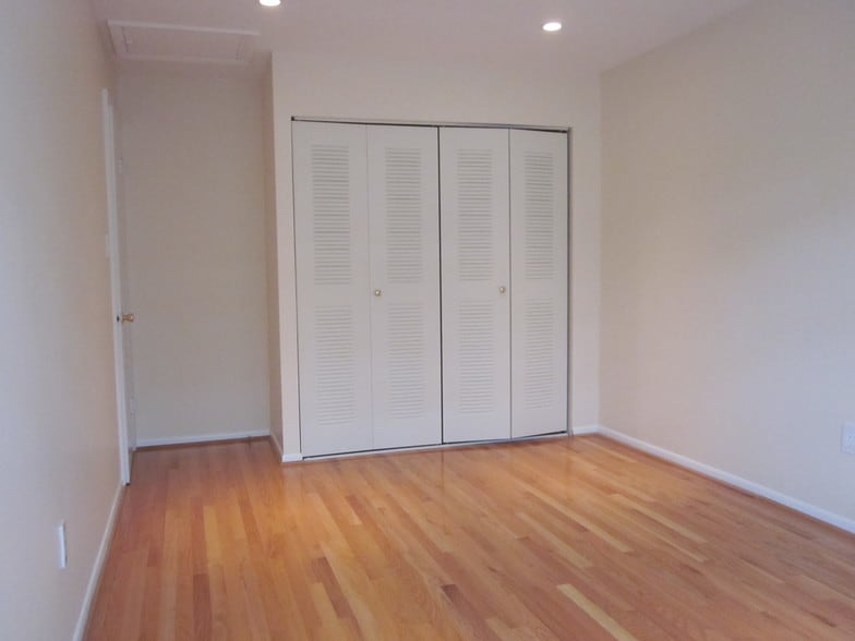 Room 2 large closet - 658 15th St S